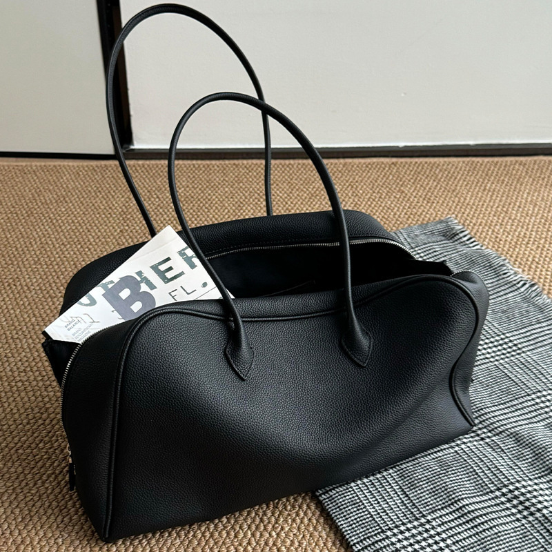 Siyah Yumuşak Deri Boston Tote - Women Bags 2026 Trends incelemesi ve fiyatı